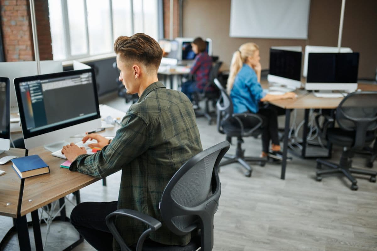 Kritisk mangel på IT-specialister truer Danmarks cybersikkerhed